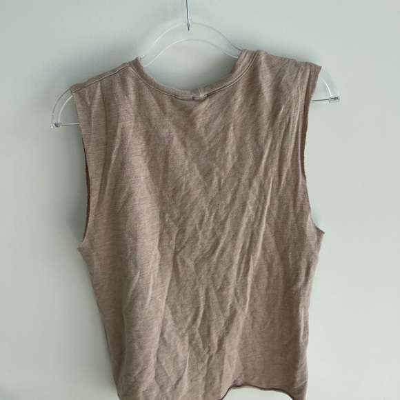 Monrow Sleeveless Beige Top - Picture 4 of 4